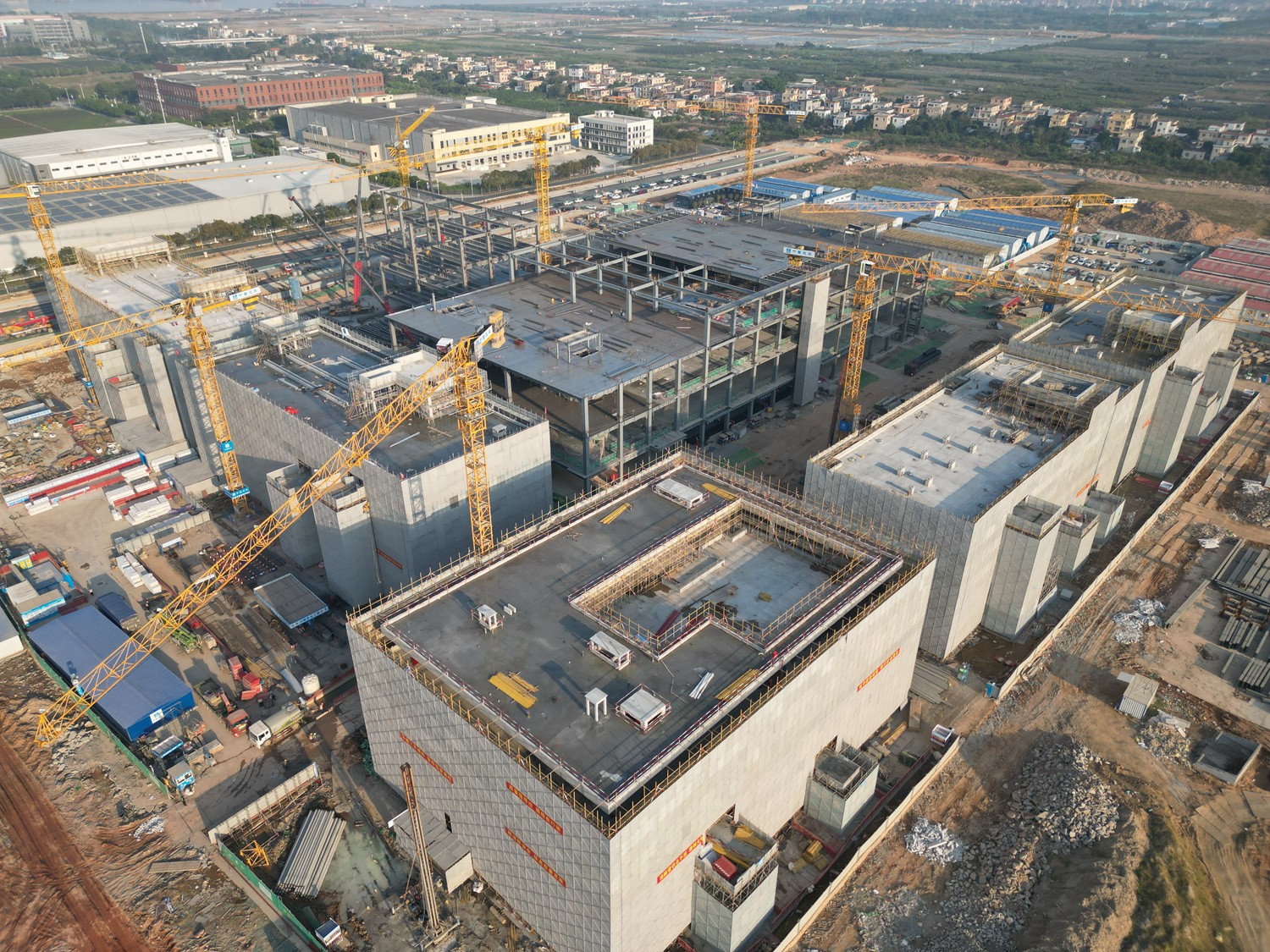 4. 2023年12月28日，用时103天，2.6万㎡主厂房钢结构安装完成！.jpg